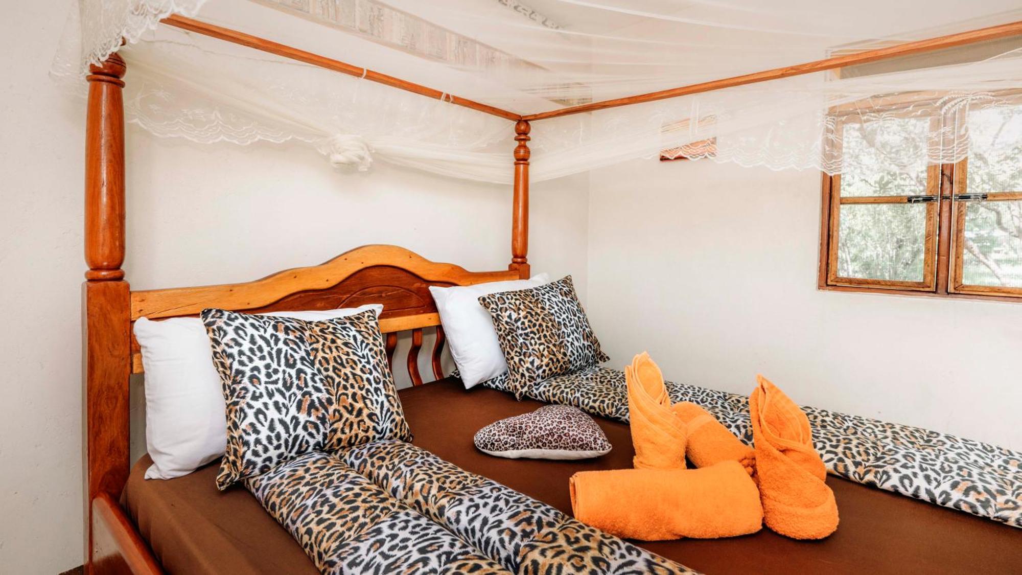 Mama Washindi Lodge Pakwach Ngoại thất bức ảnh